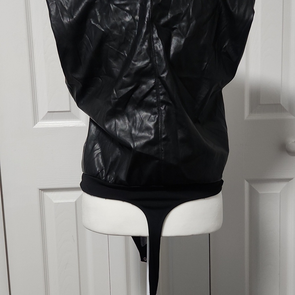 Good American Strong Shoulder Faux Leather Bodysuit - Picture 8 of 8